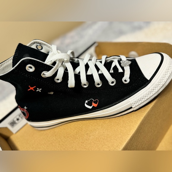 Converse limited Edition Valentine’s Day - Picture 3 of 4